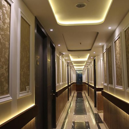 Hotel Gold Stone Kánpur Kültér fotó