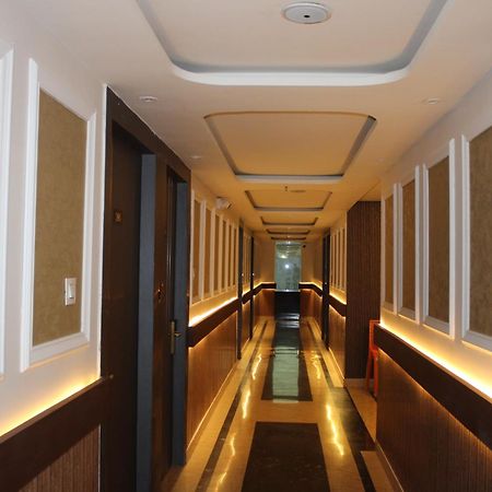 Hotel Gold Stone Kánpur Kültér fotó