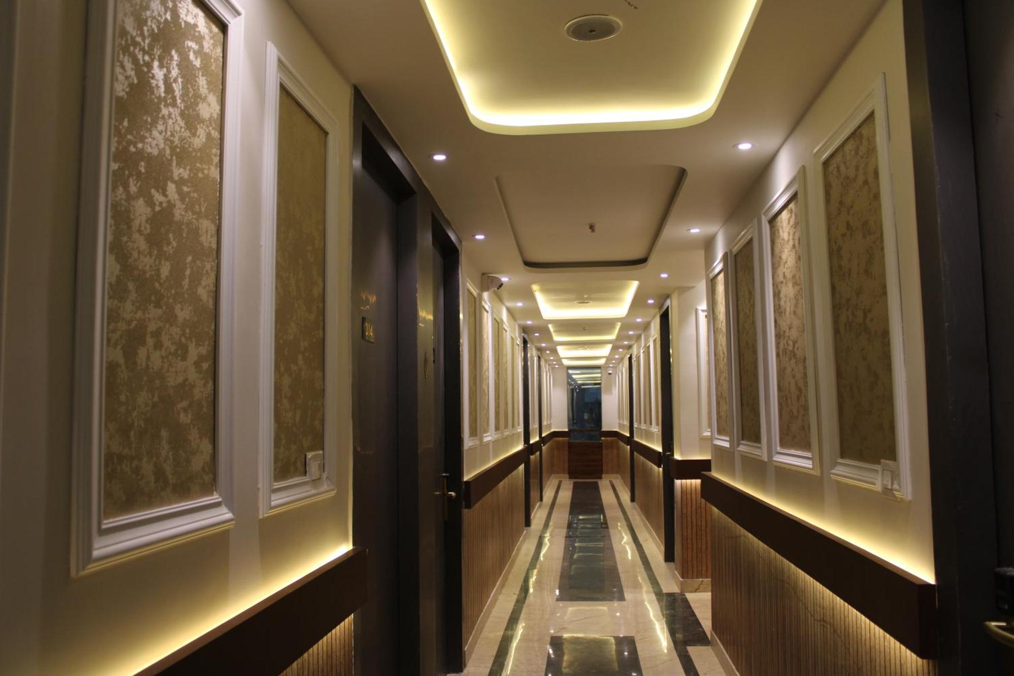 Hotel Gold Stone Kánpur Kültér fotó