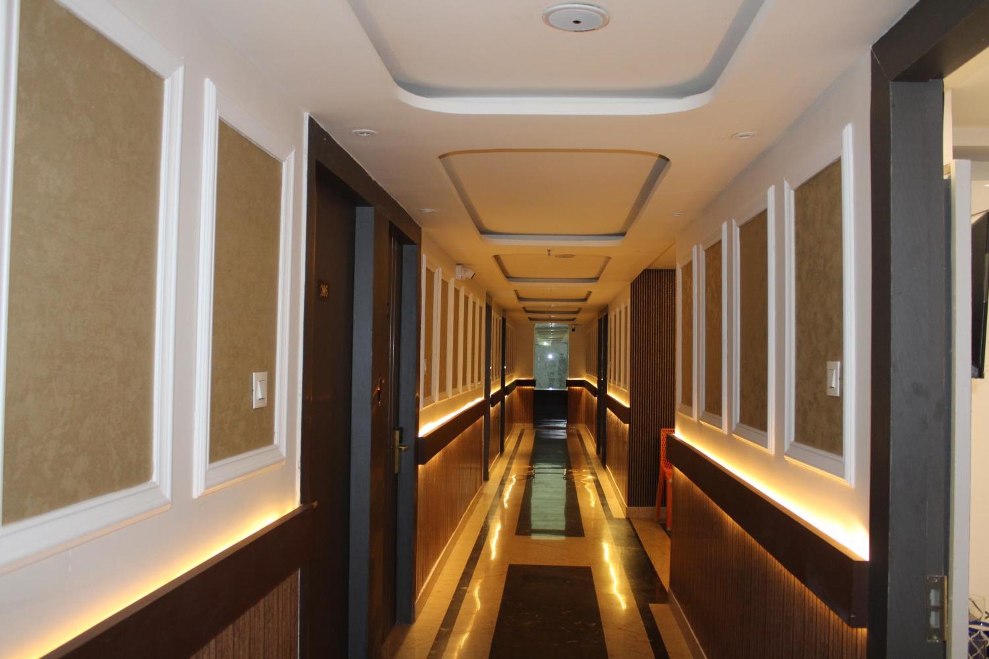 Hotel Gold Stone Kánpur Kültér fotó