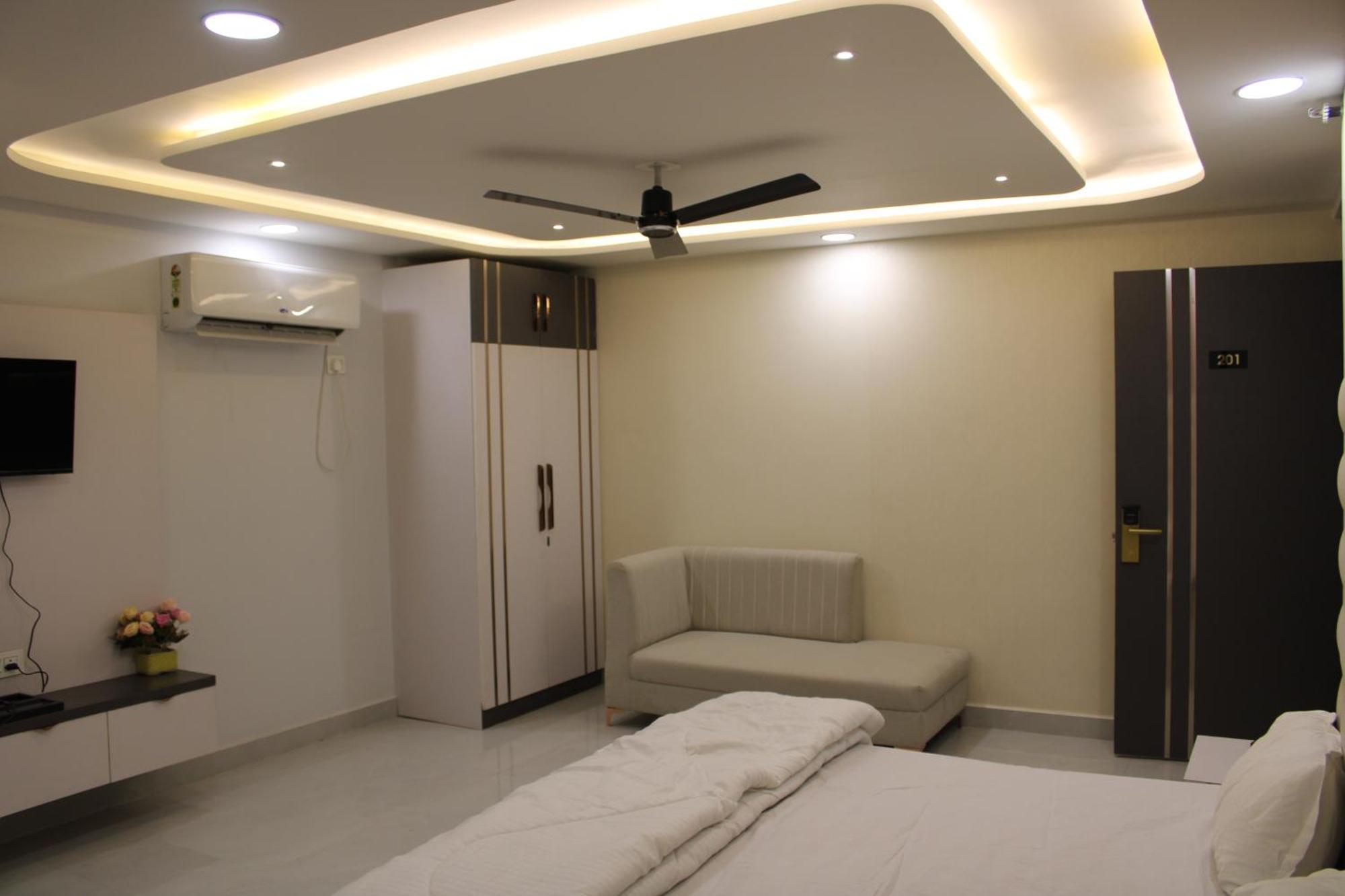 Hotel Gold Stone Kánpur Kültér fotó