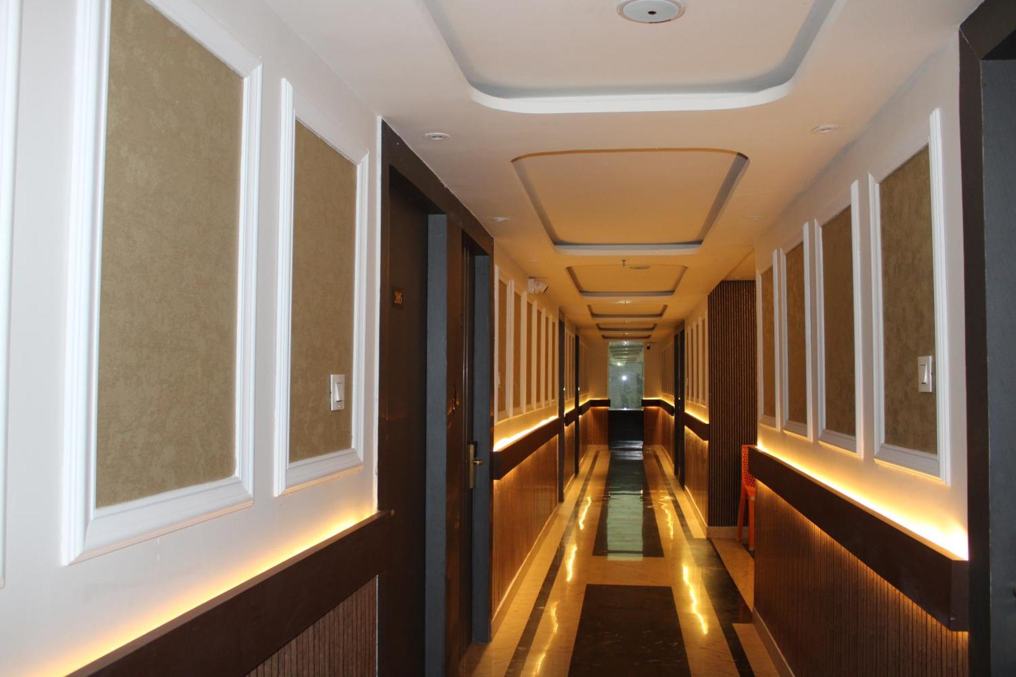 Hotel Gold Stone Kánpur Kültér fotó